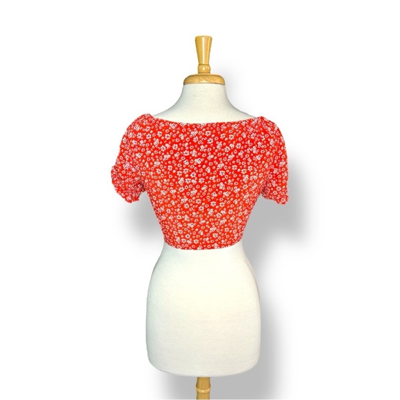 Chic Red Floral Women's Blouse - Picture 2 of 4